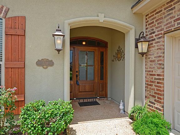 3rd image of 770 Hackberry Dr