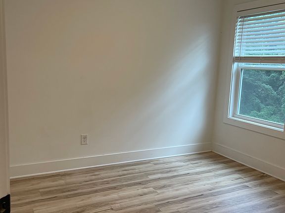 5th image of 79 Robinson Dr SW