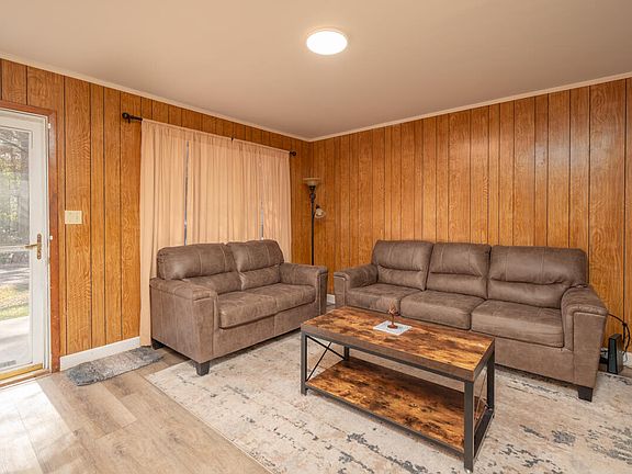 2nd image of 54 Myrtle Dr