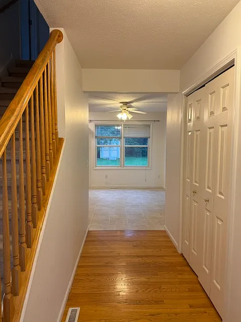 4 bed, 2.5 bath, 2024 sqft, $2,750 — Photo 3