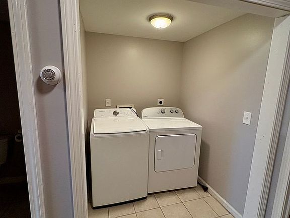 4th image of 42 Jefferson Ave #2
