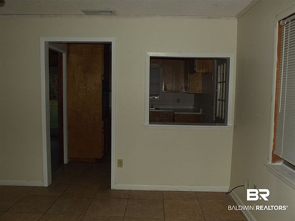 5th image of 112 W Mango St