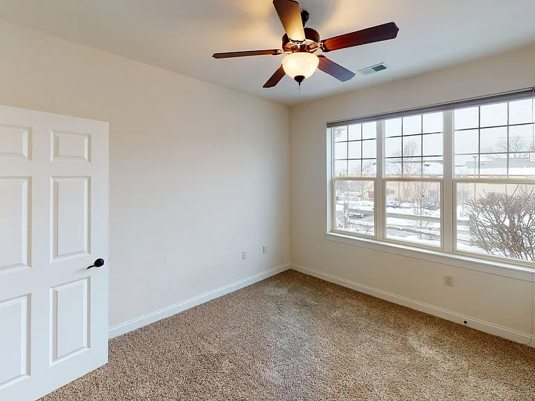Delafield Lakes Apartments — Photo 27