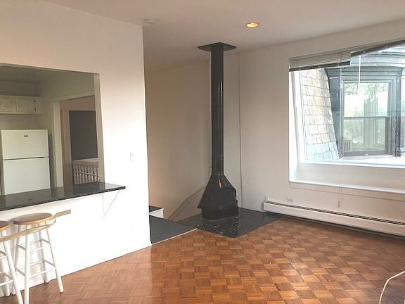 3rd image of 1764 N Clark St #3