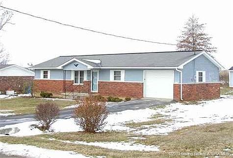 1st image of 320 E Oak Dr