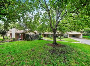 306 Woodhaven Ln, Conroe, TX 77304