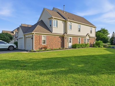 304 University Ln #A, Elk Grove Village, IL, 60007