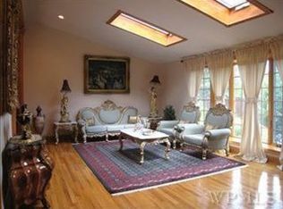 8 Kingwood Rd, Scarsdale, NY 10583