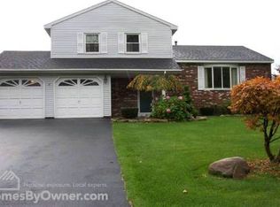 8 Rosemary Dr, Schenectady, NY 12304