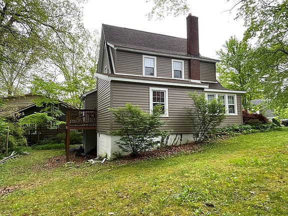 5th image of 221 Granville Ave