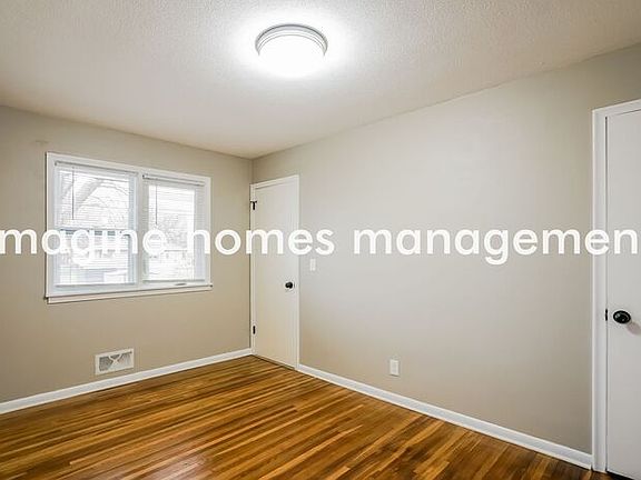 5th image of 5024 Monroe St NE