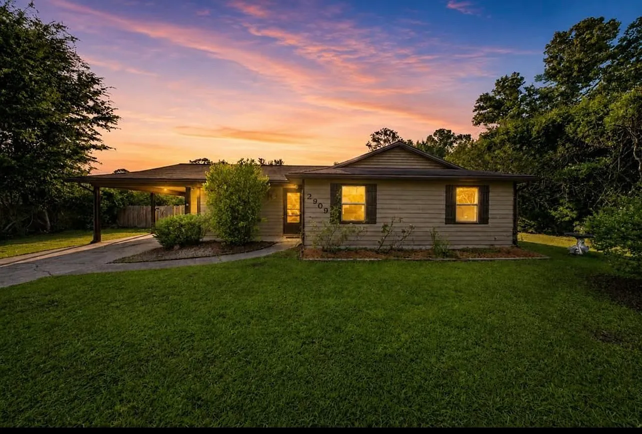 3 bed, 1216 sqft, $1,500 — Photo 1
