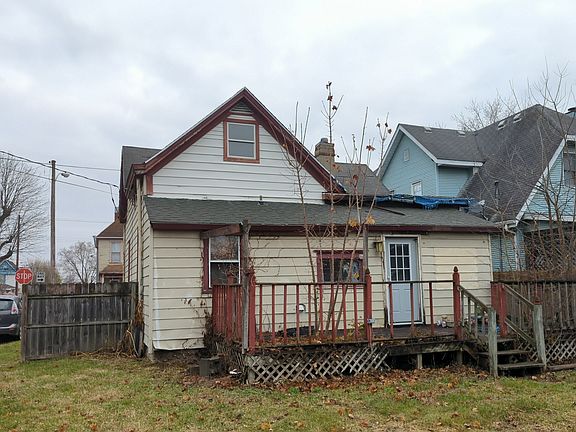 4th image of 221 W 11th St