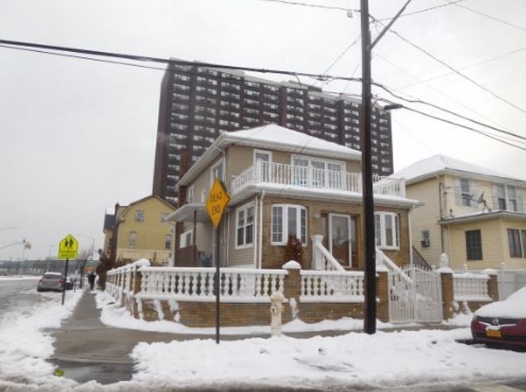 2nd image of 311 Beach 31st St