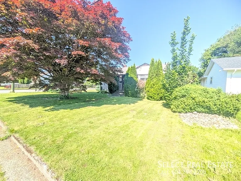 9425 Stanley St — Photo 2