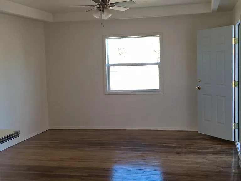 1029 W 14th Ln — Photo 3