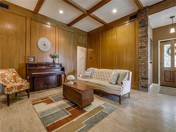 3rd image of 15562 Brookhollow Cir