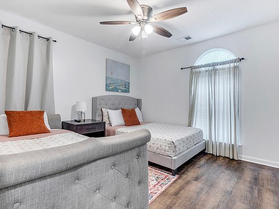 5th image of 8301 Manhatten Dr