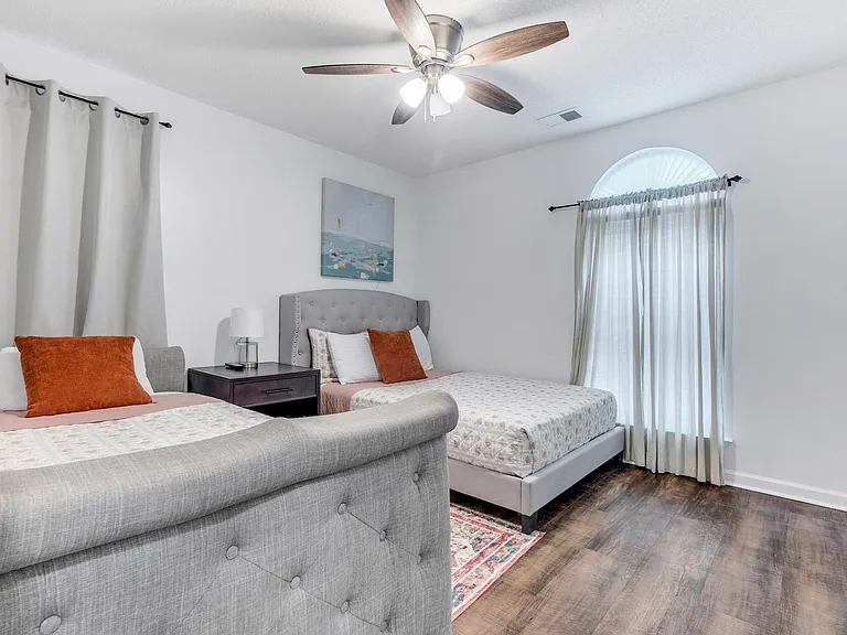 8301 Manhatten Dr — Photo 5