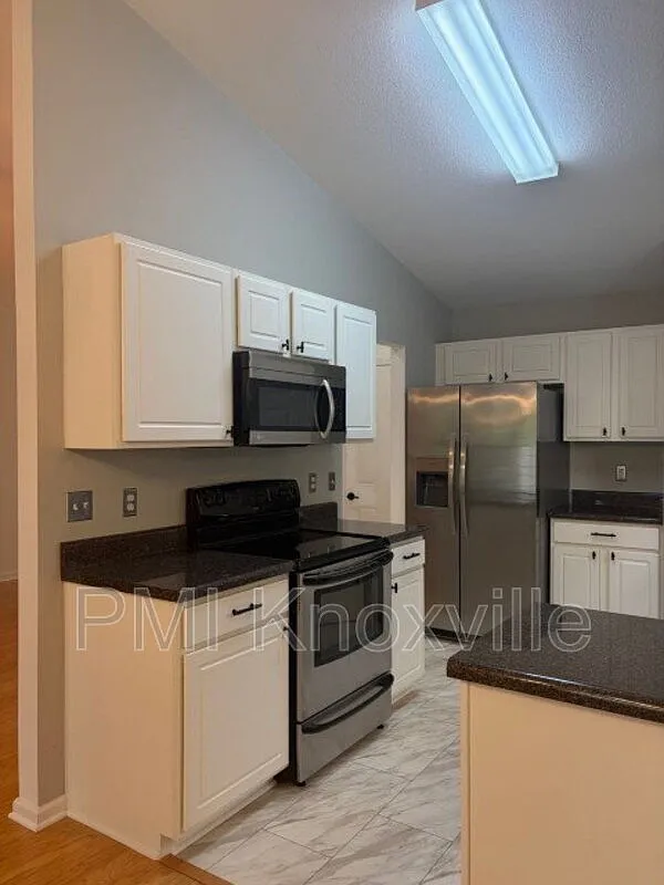 3 bed, 2.0 bath, 1260 sqft, $1,995 — Photo 4