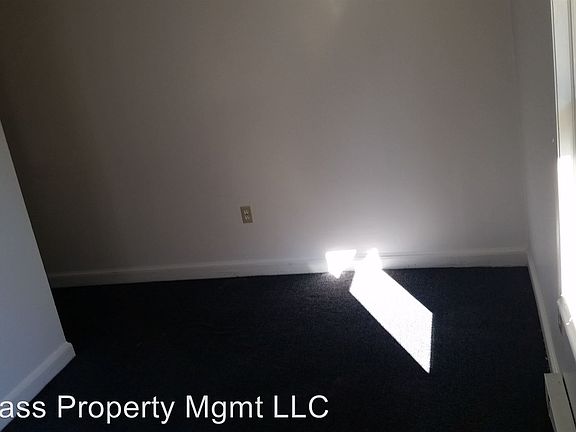 4th image of 588 Coates St APT A