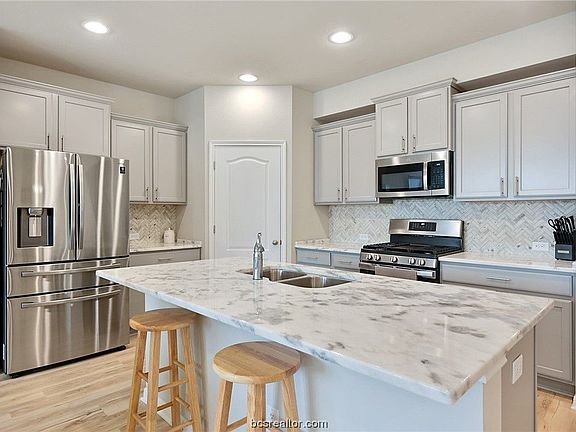 4th image of 6302 Southern Trace Dr