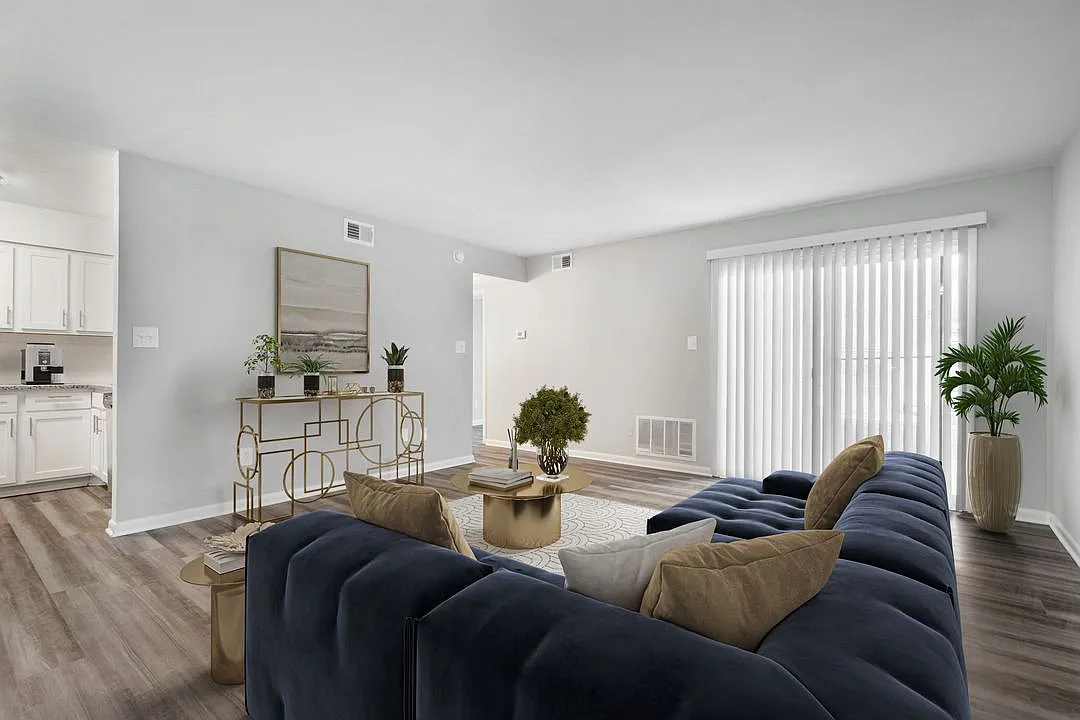River Breeze Apartments — Photo 3