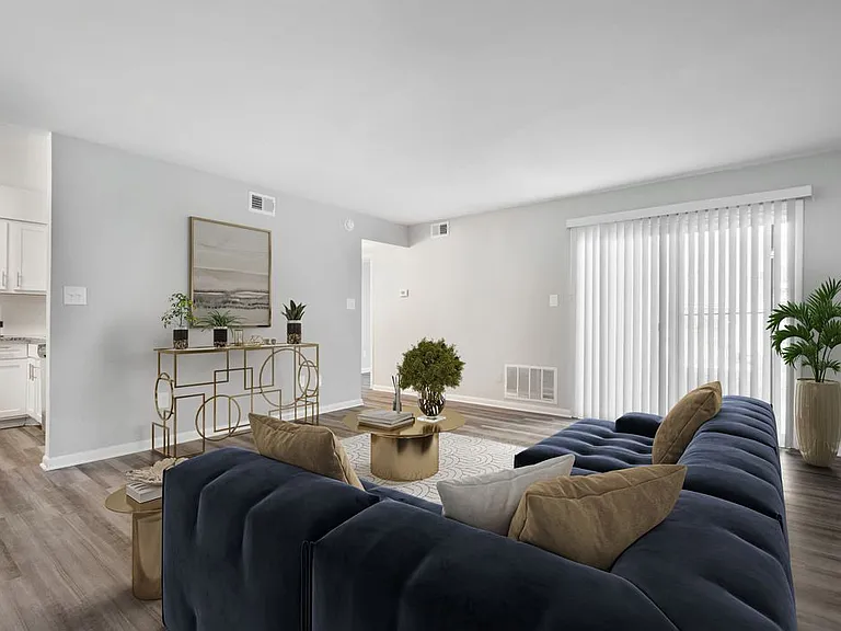 River Breeze Apartments — Photo 3