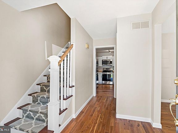 4th image of 22 Yellow Pine Ct