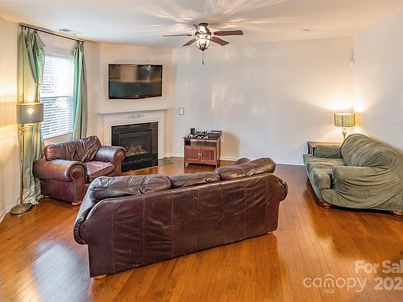 4th image of 7046 Woodsbay Ln