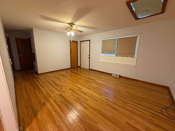 3rd image of 853 Vassar Dr