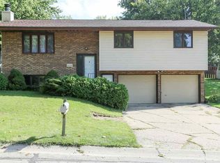 5510 Parkside Dr, Dubuque, IA 52002