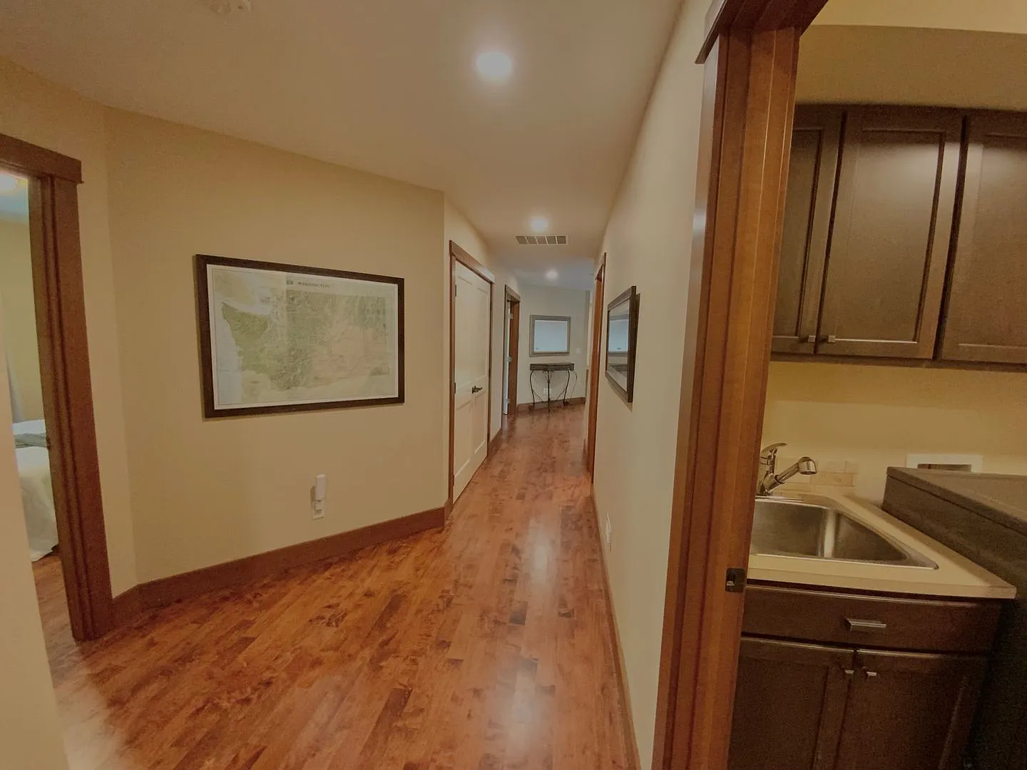 Beautifully Stunning 5 bedroom Home in Snohomish — Photo 4