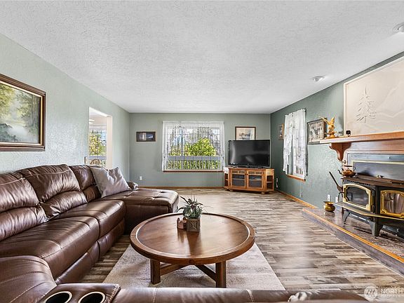 3rd image of 103 W Little Island Road