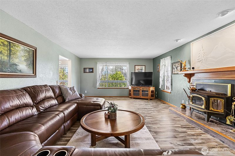 3rd image of 103 W Little Island Road