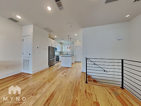 5th image of 2401 Crawford St #B305