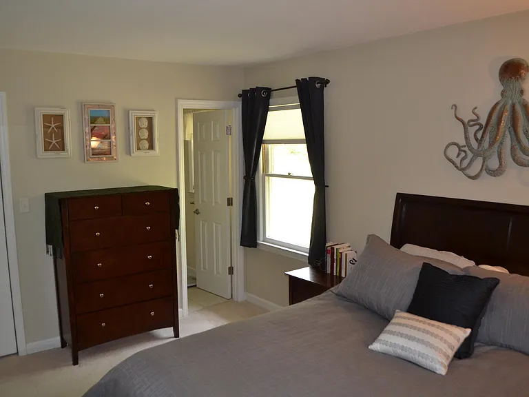 861 Hawthorne Dr — Photo 16