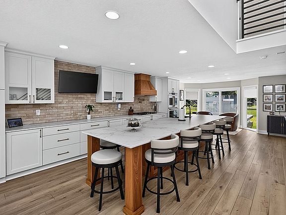 4th image of 504 3rd Ave NW