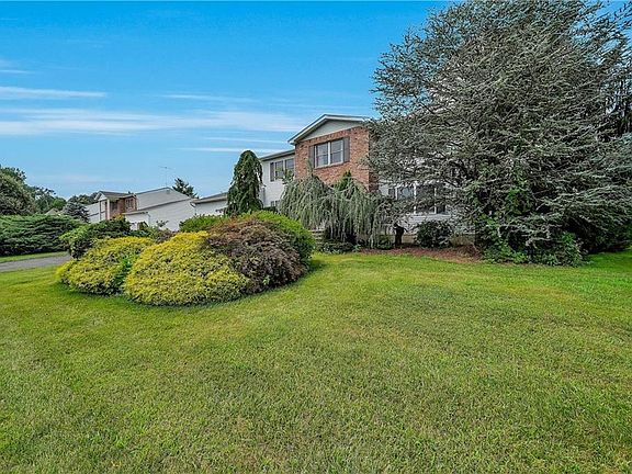 2nd image of 6 Bush Ct