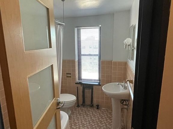 5th image of 316 Oak Grove St APT 301