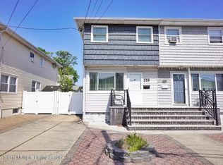 319 Sanilac St, Staten Island, NY 10306