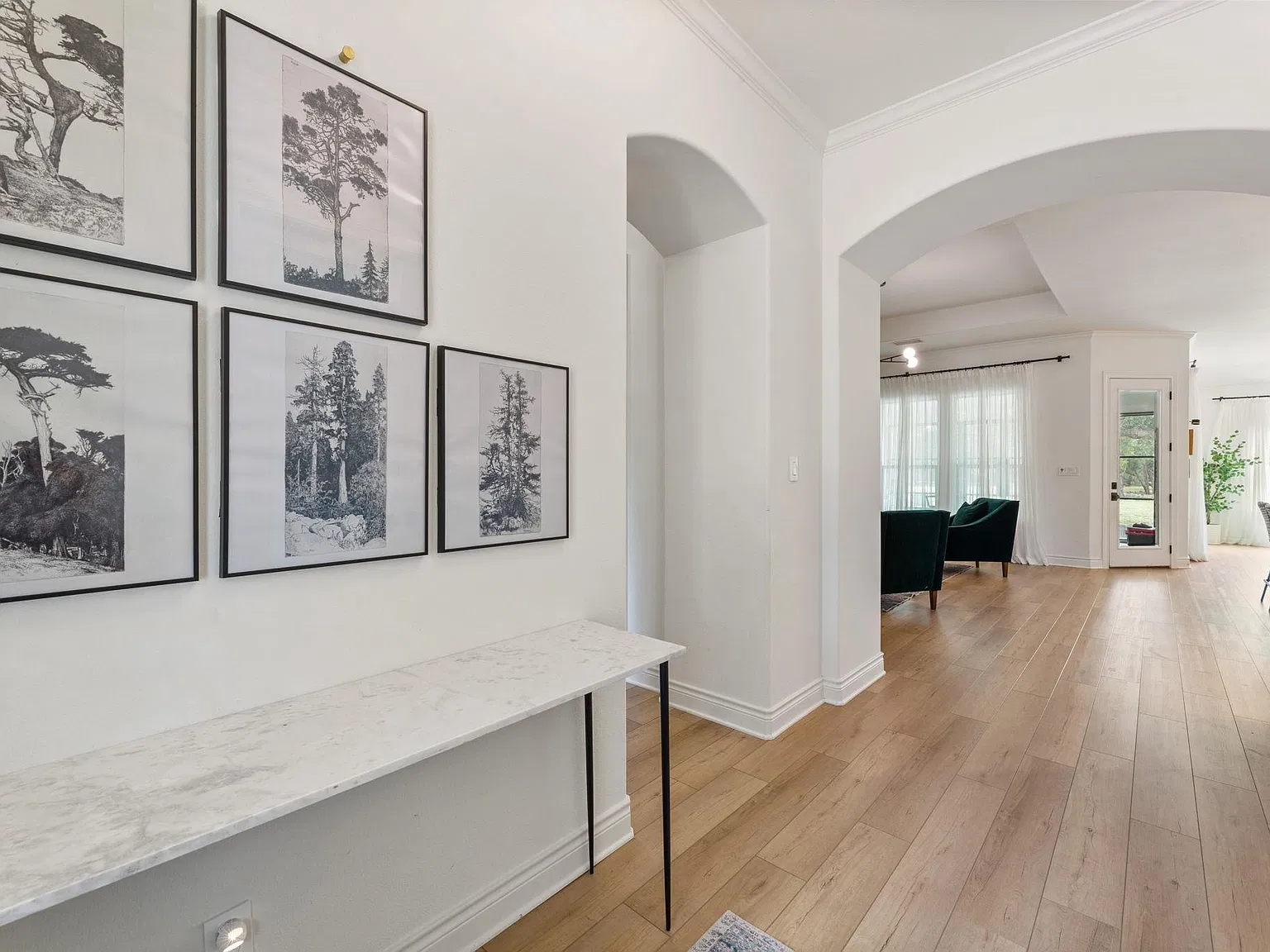 3 bed, 2.5 bath, 2512 sqft, $4,200 — Photo 4