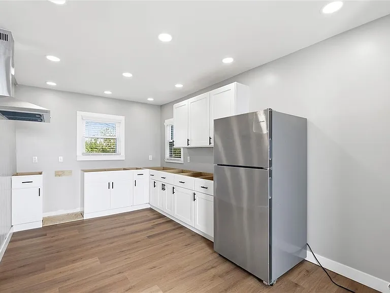 19 Camp St #1 — Photo 10