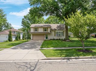 9355 Hyde Park Dr, Twinsburg, OH 44087