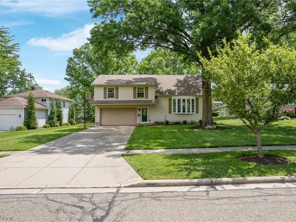 9355 Hyde Park Dr, Twinsburg, OH 44087