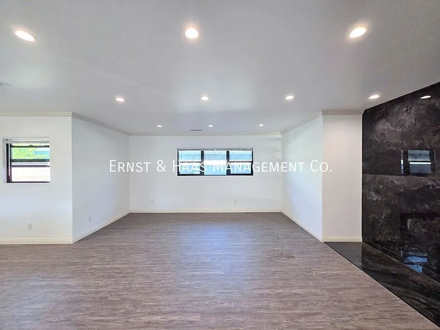 Stunning Fully Remodeled 3-Bedroom Los Altos Home with Two-Car Garage — Photo 4