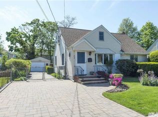 888 Winthrop Dr, East Meadow, NY 11554