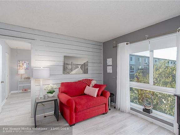 4th image of 2216 N Cypress Bend Dr APT 401