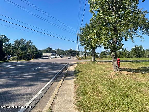 3rd image of 6800 Bienville Dr