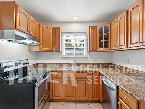 3rd image of 5044 Greenberry Dr